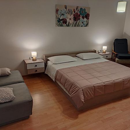 Apartment Landeka Primošten Eksteriør bilde